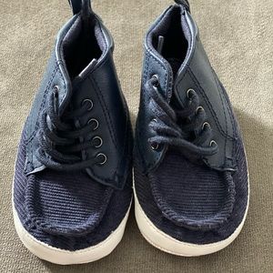 Never worn. Baby gap corduroy navy blue soft shoes 6-12 months